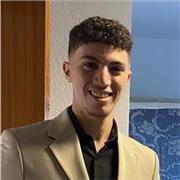 Chico con bachiller y cursando una carrera, con ganas de enseñar